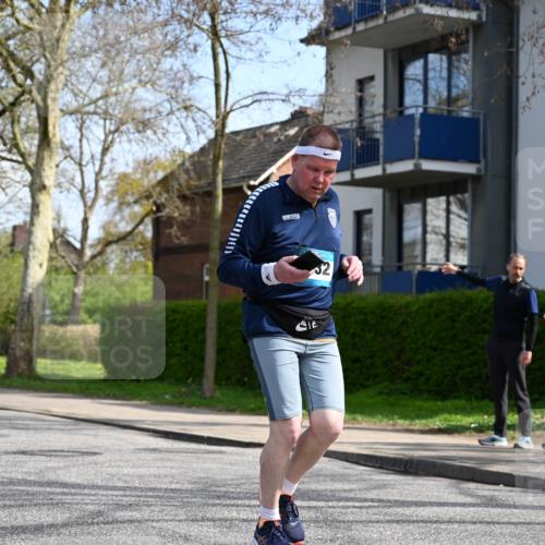12.04.2026 - 45. Internationalen Wilhelmsburger Insellauf J. Mangold http://msf.ph/oto/9507044 12.04.2026 11:42:27 Ziel 2722, 5432 meine-sportfotos.de