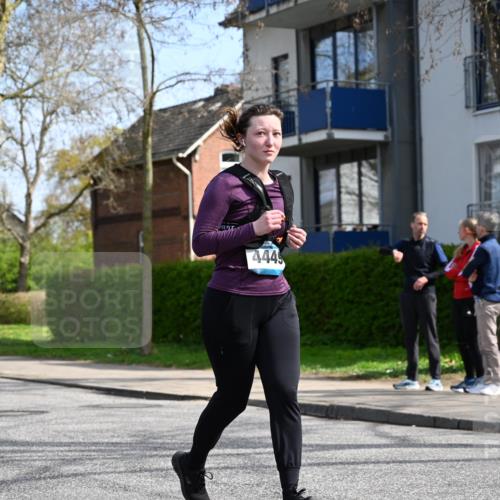 12.04.2026 - 45. Internationalen Wilhelmsburger Insellauf J. Mangold http://msf.ph/oto/9507068 12.04.2026 11:42:33 Ziel 2722, 5432 meine-sportfotos.de