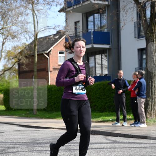 12.04.2026 - 45. Internationalen Wilhelmsburger Insellauf J. Mangold http://msf.ph/oto/9507069 12.04.2026 11:42:33 Ziel 2722, 5432 meine-sportfotos.de