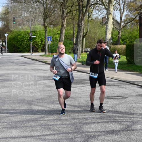 12.04.2026 - 45. Internationalen Wilhelmsburger Insellauf J. Mangold http://msf.ph/oto/9507083 12.04.2026 11:43:20 Ziel 3465, 3464 meine-sportfotos.de