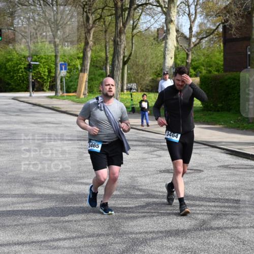 12.04.2026 - 45. Internationalen Wilhelmsburger Insellauf J. Mangold http://msf.ph/oto/9507089 12.04.2026 11:43:21 Ziel 3465, 3464 meine-sportfotos.de