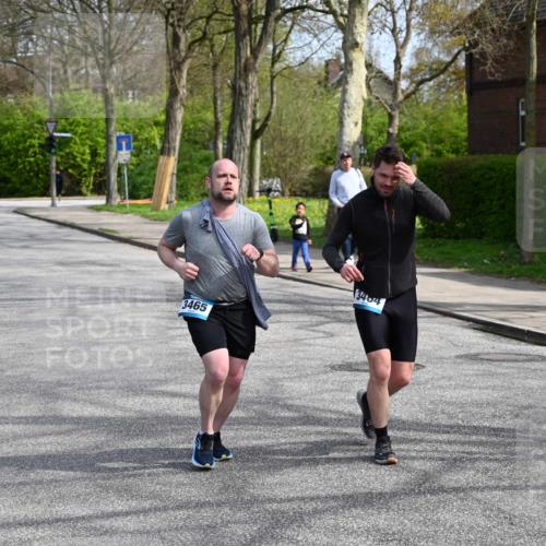 12.04.2026 - 45. Internationalen Wilhelmsburger Insellauf J. Mangold http://msf.ph/oto/9507090 12.04.2026 11:43:21 Ziel 3465, 3464 meine-sportfotos.de
