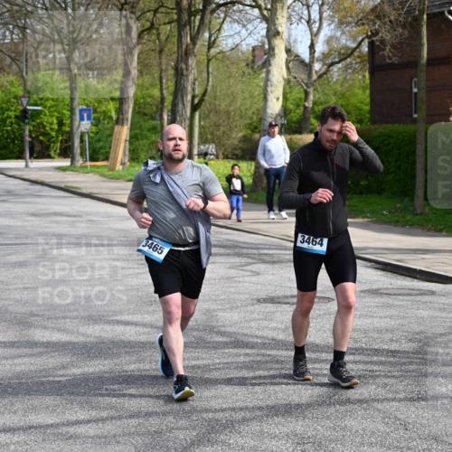 12.04.2026 - 45. Internationalen Wilhelmsburger Insellauf J. Mangold http://msf.ph/oto/9507092 12.04.2026 11:43:21 Ziel 3465, 3464 meine-sportfotos.de