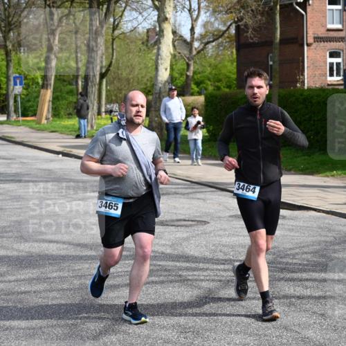 12.04.2026 - 45. Internationalen Wilhelmsburger Insellauf J. Mangold http://msf.ph/oto/9507098 12.04.2026 11:43:21 Ziel 3465, 3464 meine-sportfotos.de