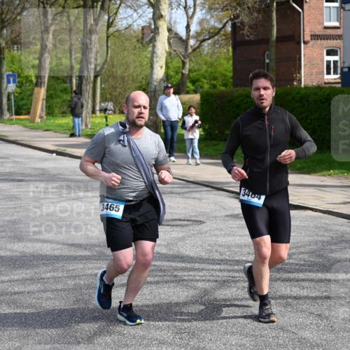 12.04.2026 - 45. Internationalen Wilhelmsburger Insellauf J. Mangold http://msf.ph/oto/9507099 12.04.2026 11:43:21 Ziel 3465, 3464 meine-sportfotos.de