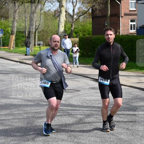 12.04.2026 - 45. Internationalen Wilhelmsburger Insellauf J. Mangold http://msf.ph/oto/9507100 12.04.2026 11:43:22 Ziel 3465, 3464, 3465, 3464 meine-sportfotos.de