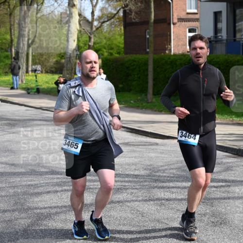 12.04.2026 - 45. Internationalen Wilhelmsburger Insellauf J. Mangold http://msf.ph/oto/9507105 12.04.2026 11:43:22 Ziel 3465, 3464, 3465, 3464 meine-sportfotos.de