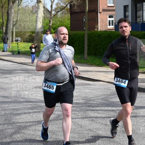 12.04.2026 - 45. Internationalen Wilhelmsburger Insellauf J. Mangold http://msf.ph/oto/9507107 12.04.2026 11:43:22 Ziel 3465, 3464, 3465, 3464 meine-sportfotos.de