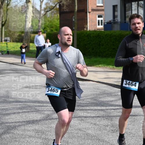 12.04.2026 - 45. Internationalen Wilhelmsburger Insellauf J. Mangold http://msf.ph/oto/9507110 12.04.2026 11:43:22 Ziel 3465, 3464, 3465, 3464 meine-sportfotos.de