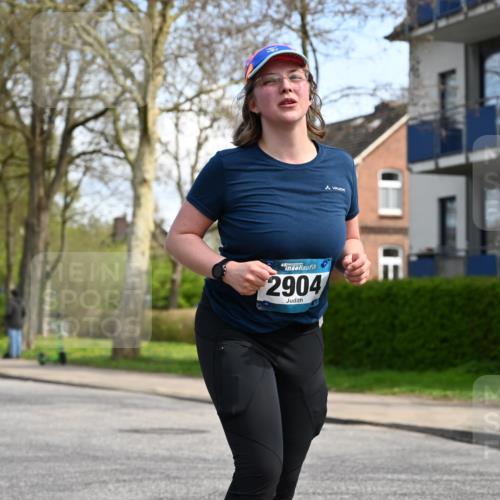 12.04.2026 - 45. Internationalen Wilhelmsburger Insellauf J. Mangold http://msf.ph/oto/9507168 12.04.2026 11:46:11 Ziel 2904, 4685, 4688 meine-sportfotos.de