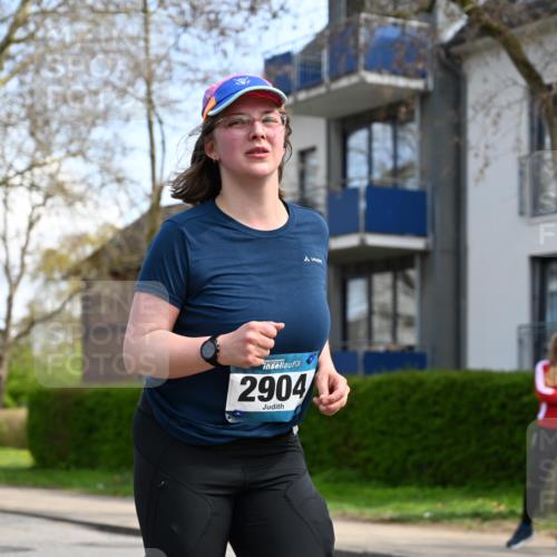 12.04.2026 - 45. Internationalen Wilhelmsburger Insellauf J. Mangold http://msf.ph/oto/9507172 12.04.2026 11:46:11 Ziel 2904, 4685, 4688 meine-sportfotos.de