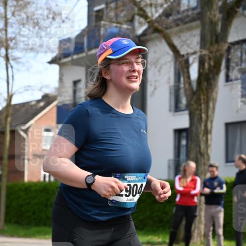 12.04.2026 - 45. Internationalen Wilhelmsburger Insellauf J. Mangold http://msf.ph/oto/9507175 12.04.2026 11:46:11 Ziel 2904, 4685, 4688 meine-sportfotos.de