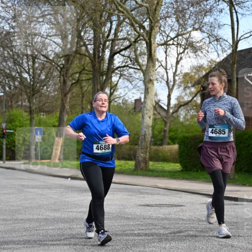 12.04.2026 - 45. Internationalen Wilhelmsburger Insellauf J. Mangold http://msf.ph/oto/9507179 12.04.2026 11:46:27 Ziel 2904, 4685, 4688, 2996 meine-sportfotos.de