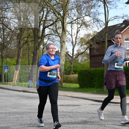 12.04.2026 - 45. Internationalen Wilhelmsburger Insellauf J. Mangold http://msf.ph/oto/9507183 12.04.2026 11:46:27 Ziel 2904, 4685, 4688, 2996 meine-sportfotos.de