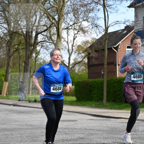 12.04.2026 - 45. Internationalen Wilhelmsburger Insellauf J. Mangold http://msf.ph/oto/9507186 12.04.2026 11:46:27 Ziel 2904, 4685, 4688, 2996 meine-sportfotos.de