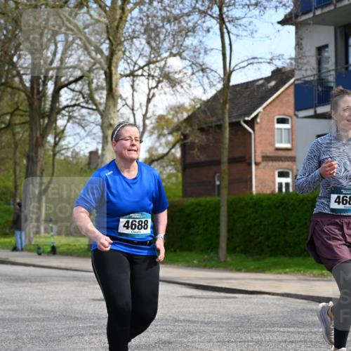 12.04.2026 - 45. Internationalen Wilhelmsburger Insellauf J. Mangold http://msf.ph/oto/9507189 12.04.2026 11:46:27 Ziel 2904, 4685, 4688, 2996 meine-sportfotos.de