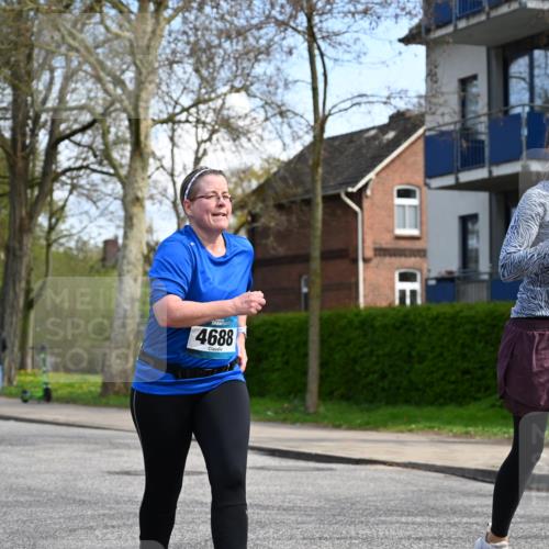 12.04.2026 - 45. Internationalen Wilhelmsburger Insellauf J. Mangold http://msf.ph/oto/9507191 12.04.2026 11:46:28 Ziel 2904, 4685, 4688, 2996 meine-sportfotos.de