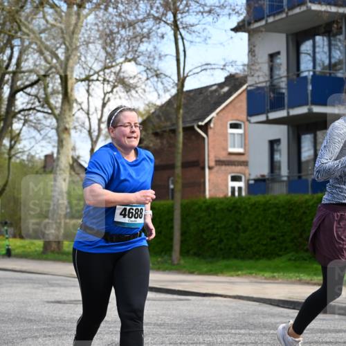 12.04.2026 - 45. Internationalen Wilhelmsburger Insellauf J. Mangold http://msf.ph/oto/9507192 12.04.2026 11:46:28 Ziel 2904, 4685, 4688, 2996 meine-sportfotos.de