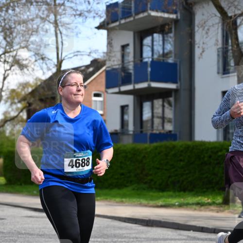 12.04.2026 - 45. Internationalen Wilhelmsburger Insellauf J. Mangold http://msf.ph/oto/9507197 12.04.2026 11:46:28 Ziel 2904, 4685, 4688, 2996 meine-sportfotos.de