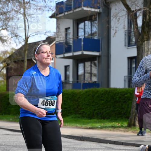 12.04.2026 - 45. Internationalen Wilhelmsburger Insellauf J. Mangold http://msf.ph/oto/9507198 12.04.2026 11:46:28 Ziel 2904, 4685, 4688, 2996 meine-sportfotos.de