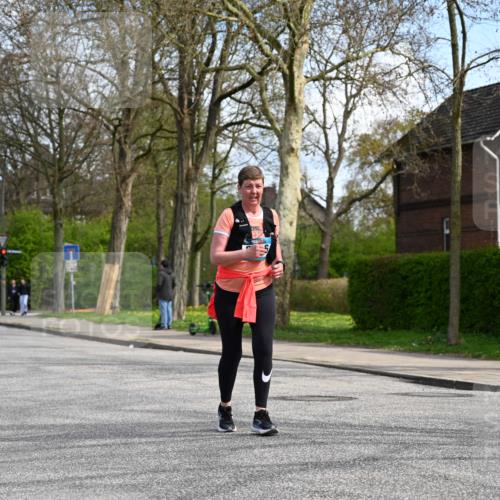12.04.2026 - 45. Internationalen Wilhelmsburger Insellauf J. Mangold http://msf.ph/oto/9507205 12.04.2026 11:46:47 Ziel 2996 meine-sportfotos.de