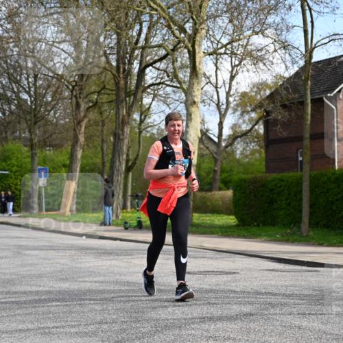 12.04.2026 - 45. Internationalen Wilhelmsburger Insellauf J. Mangold http://msf.ph/oto/9507206 12.04.2026 11:46:47 Ziel 2996 meine-sportfotos.de