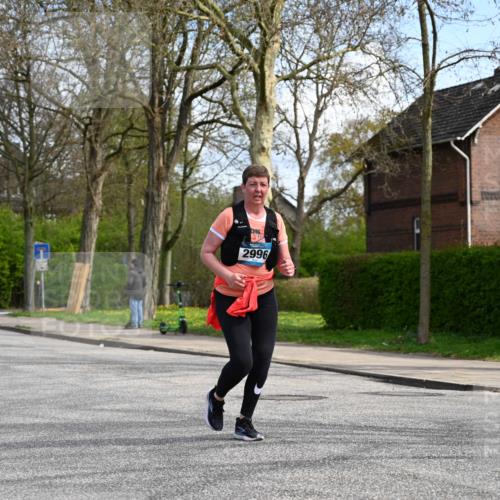12.04.2026 - 45. Internationalen Wilhelmsburger Insellauf J. Mangold http://msf.ph/oto/9507208 12.04.2026 11:46:47 Ziel 2996 meine-sportfotos.de
