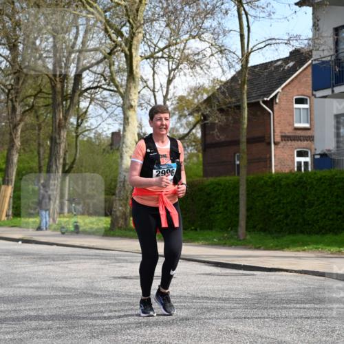 12.04.2026 - 45. Internationalen Wilhelmsburger Insellauf J. Mangold http://msf.ph/oto/9507213 12.04.2026 11:46:47 Ziel 2996 meine-sportfotos.de