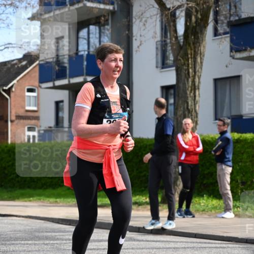 12.04.2026 - 45. Internationalen Wilhelmsburger Insellauf J. Mangold http://msf.ph/oto/9507231 12.04.2026 11:46:49 Ziel 2996 meine-sportfotos.de