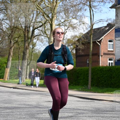 12.04.2026 - 45. Internationalen Wilhelmsburger Insellauf J. Mangold http://msf.ph/oto/9507239 12.04.2026 11:47:15 Ziel 3148, 3148, 3533, 3532, 3457 meine-sportfotos.de