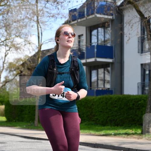 12.04.2026 - 45. Internationalen Wilhelmsburger Insellauf J. Mangold http://msf.ph/oto/9507249 12.04.2026 11:47:16 Ziel 3148, 3533, 3532, 3457 meine-sportfotos.de