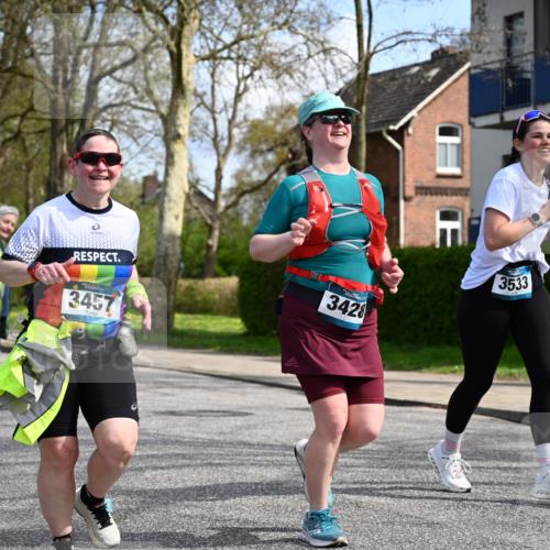 12.04.2026 - 45. Internationalen Wilhelmsburger Insellauf J. Mangold http://msf.ph/oto/9507287 12.04.2026 11:47:35 Ziel 3148, 3533, 3532, 3457 meine-sportfotos.de