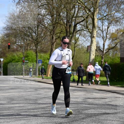 12.04.2026 - 45. Internationalen Wilhelmsburger Insellauf J. Mangold http://msf.ph/oto/9507322 12.04.2026 11:51:58 Ziel 3544 meine-sportfotos.de