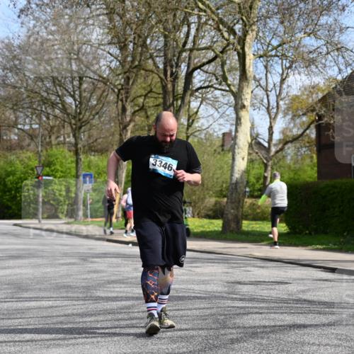 12.04.2026 - 45. Internationalen Wilhelmsburger Insellauf J. Mangold http://msf.ph/oto/9507336 12.04.2026 11:52:43 Ziel 3346 meine-sportfotos.de