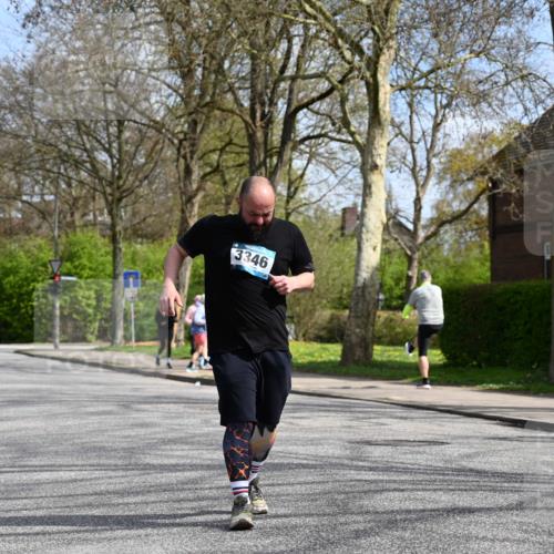 12.04.2026 - 45. Internationalen Wilhelmsburger Insellauf J. Mangold http://msf.ph/oto/9507337 12.04.2026 11:52:43 Ziel 3346 meine-sportfotos.de