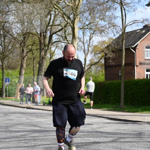12.04.2026 - 45. Internationalen Wilhelmsburger Insellauf J. Mangold http://msf.ph/oto/9507348 12.04.2026 11:52:44 Ziel 3346 meine-sportfotos.de