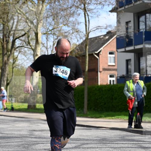 12.04.2026 - 45. Internationalen Wilhelmsburger Insellauf J. Mangold http://msf.ph/oto/9507356 12.04.2026 11:52:44 Ziel 3346 meine-sportfotos.de