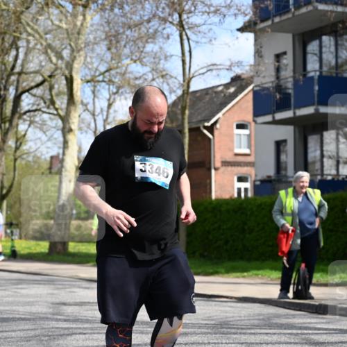 12.04.2026 - 45. Internationalen Wilhelmsburger Insellauf J. Mangold http://msf.ph/oto/9507358 12.04.2026 11:52:45 Ziel 3346 meine-sportfotos.de