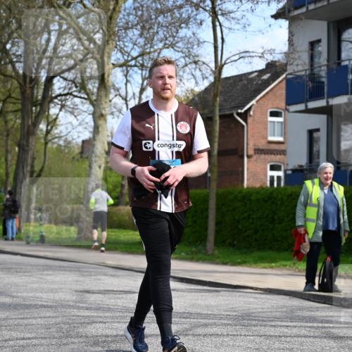 12.04.2026 - 45. Internationalen Wilhelmsburger Insellauf J. Mangold http://msf.ph/oto/9507361 12.04.2026 11:53:24 Ziel 4508, 2566, 2776 meine-sportfotos.de