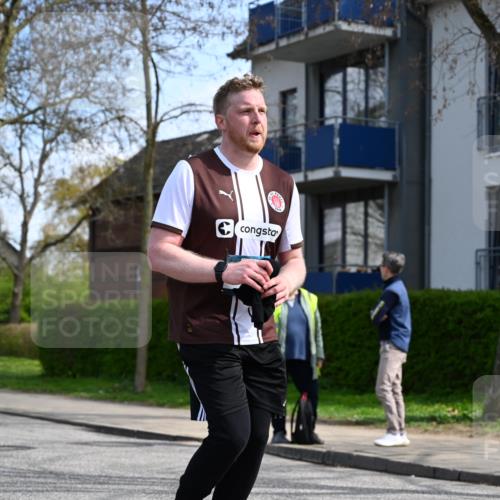 12.04.2026 - 45. Internationalen Wilhelmsburger Insellauf J. Mangold http://msf.ph/oto/9507369 12.04.2026 11:53:24 Ziel 4508, 2566, 2776 meine-sportfotos.de