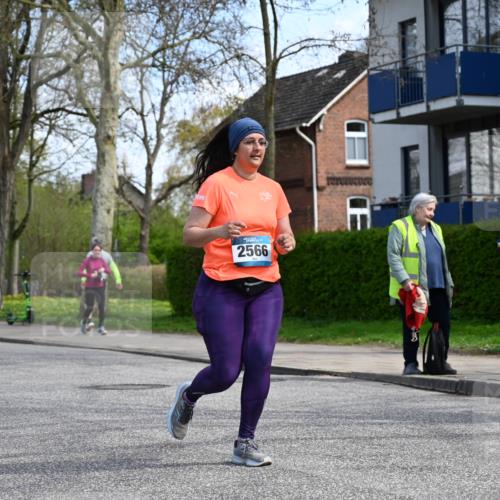 12.04.2026 - 45. Internationalen Wilhelmsburger Insellauf J. Mangold http://msf.ph/oto/9507371 12.04.2026 11:53:35 Ziel 4508, 2566, 2776, 2093 meine-sportfotos.de