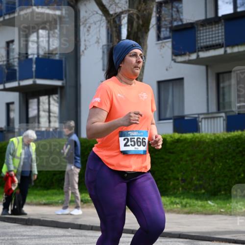 12.04.2026 - 45. Internationalen Wilhelmsburger Insellauf J. Mangold http://msf.ph/oto/9507385 12.04.2026 11:53:36 Ziel 4508, 2566, 2776, 2093 meine-sportfotos.de
