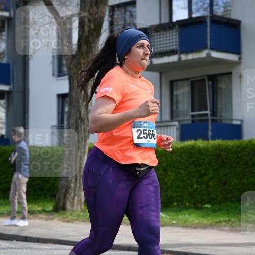 12.04.2026 - 45. Internationalen Wilhelmsburger Insellauf J. Mangold http://msf.ph/oto/9507387 12.04.2026 11:53:36 Ziel 4508, 2566, 2776, 2093 meine-sportfotos.de