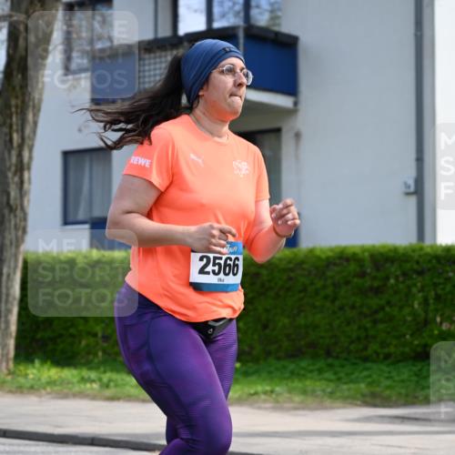12.04.2026 - 45. Internationalen Wilhelmsburger Insellauf J. Mangold http://msf.ph/oto/9507389 12.04.2026 11:53:36 Ziel 4508, 2566, 2776, 2093 meine-sportfotos.de