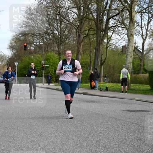 12.04.2026 - 45. Internationalen Wilhelmsburger Insellauf J. Mangold http://msf.ph/oto/9507415 12.04.2026 11:53:58 Ziel 2776, 2093, 2679, 2680 meine-sportfotos.de