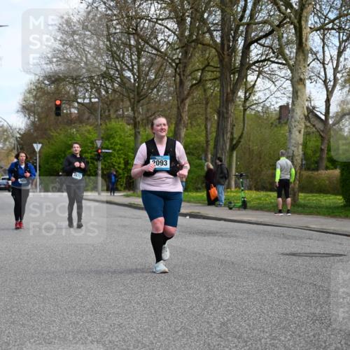 12.04.2026 - 45. Internationalen Wilhelmsburger Insellauf J. Mangold http://msf.ph/oto/9507416 12.04.2026 11:53:58 Ziel 2776, 2093, 2679, 2680 meine-sportfotos.de