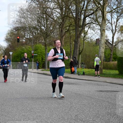 12.04.2026 - 45. Internationalen Wilhelmsburger Insellauf J. Mangold http://msf.ph/oto/9507418 12.04.2026 11:53:58 Ziel 2776, 2093, 2679, 2680 meine-sportfotos.de