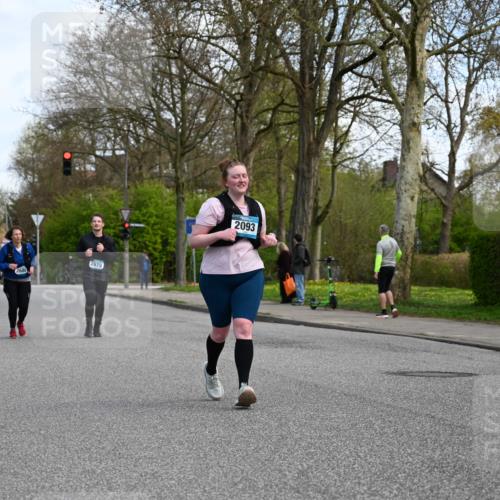 12.04.2026 - 45. Internationalen Wilhelmsburger Insellauf J. Mangold http://msf.ph/oto/9507419 12.04.2026 11:53:58 Ziel 2776, 2093, 2679, 2680 meine-sportfotos.de