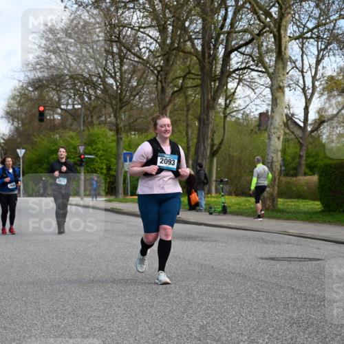 12.04.2026 - 45. Internationalen Wilhelmsburger Insellauf J. Mangold http://msf.ph/oto/9507420 12.04.2026 11:53:59 Ziel 2776, 2093, 2679, 2680 meine-sportfotos.de
