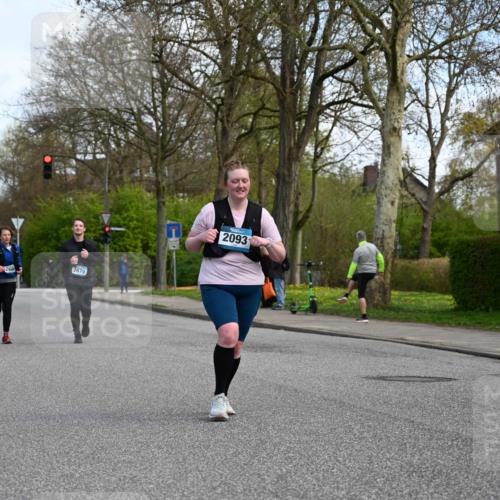 12.04.2026 - 45. Internationalen Wilhelmsburger Insellauf J. Mangold http://msf.ph/oto/9507422 12.04.2026 11:53:59 Ziel 2776, 2093, 2679, 2680 meine-sportfotos.de